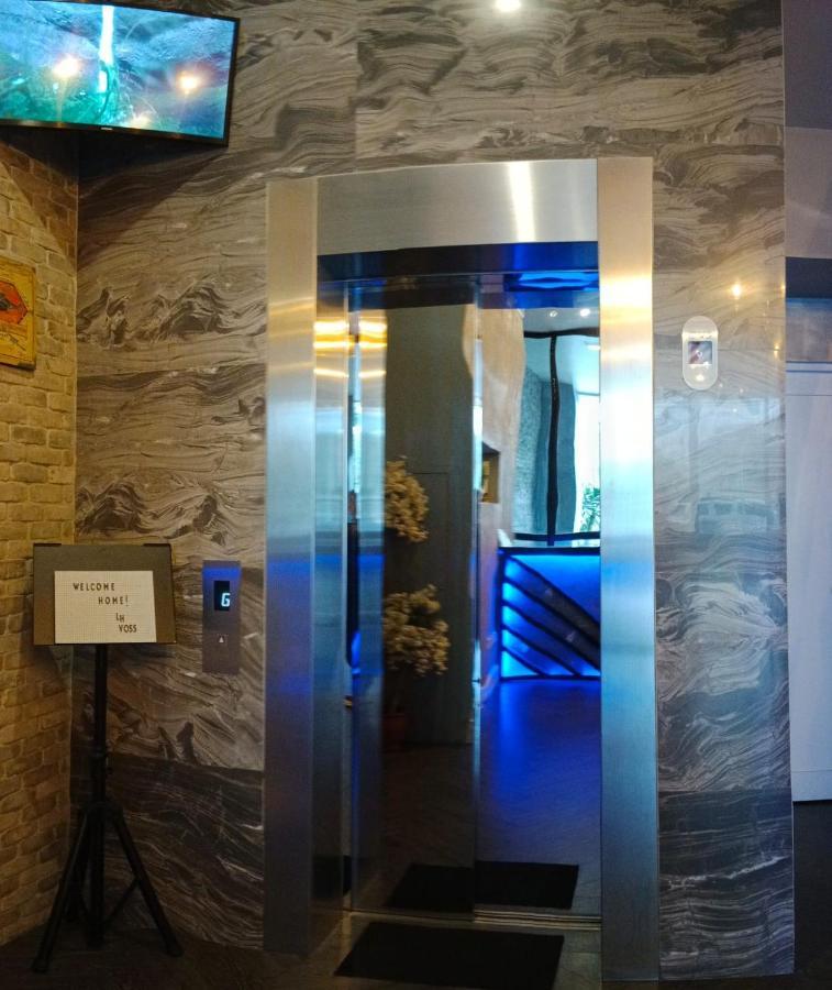 Voss Condominium Quezon City Esterno foto