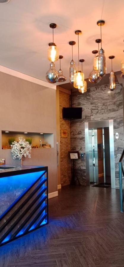 Voss Condominium Quezon City Esterno foto