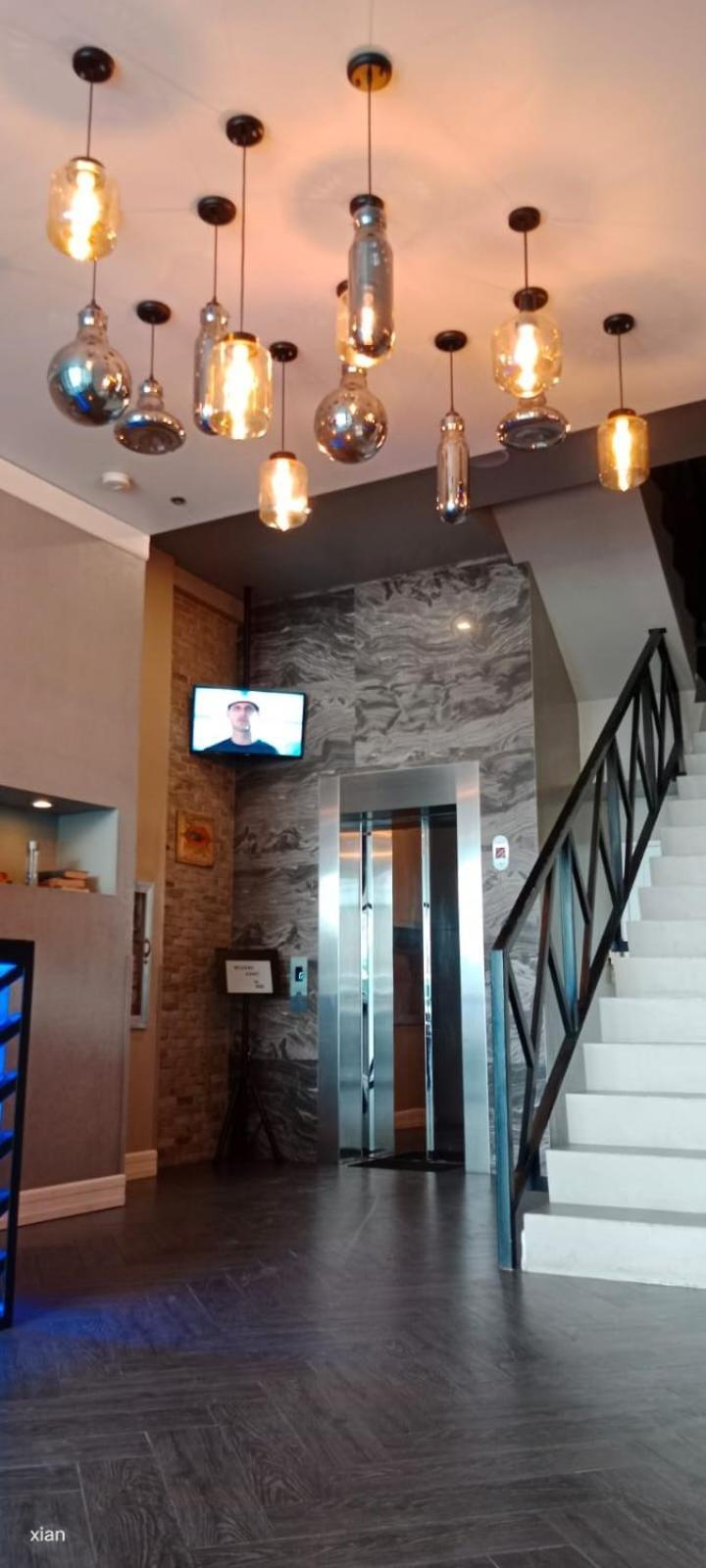 Voss Condominium Quezon City Esterno foto