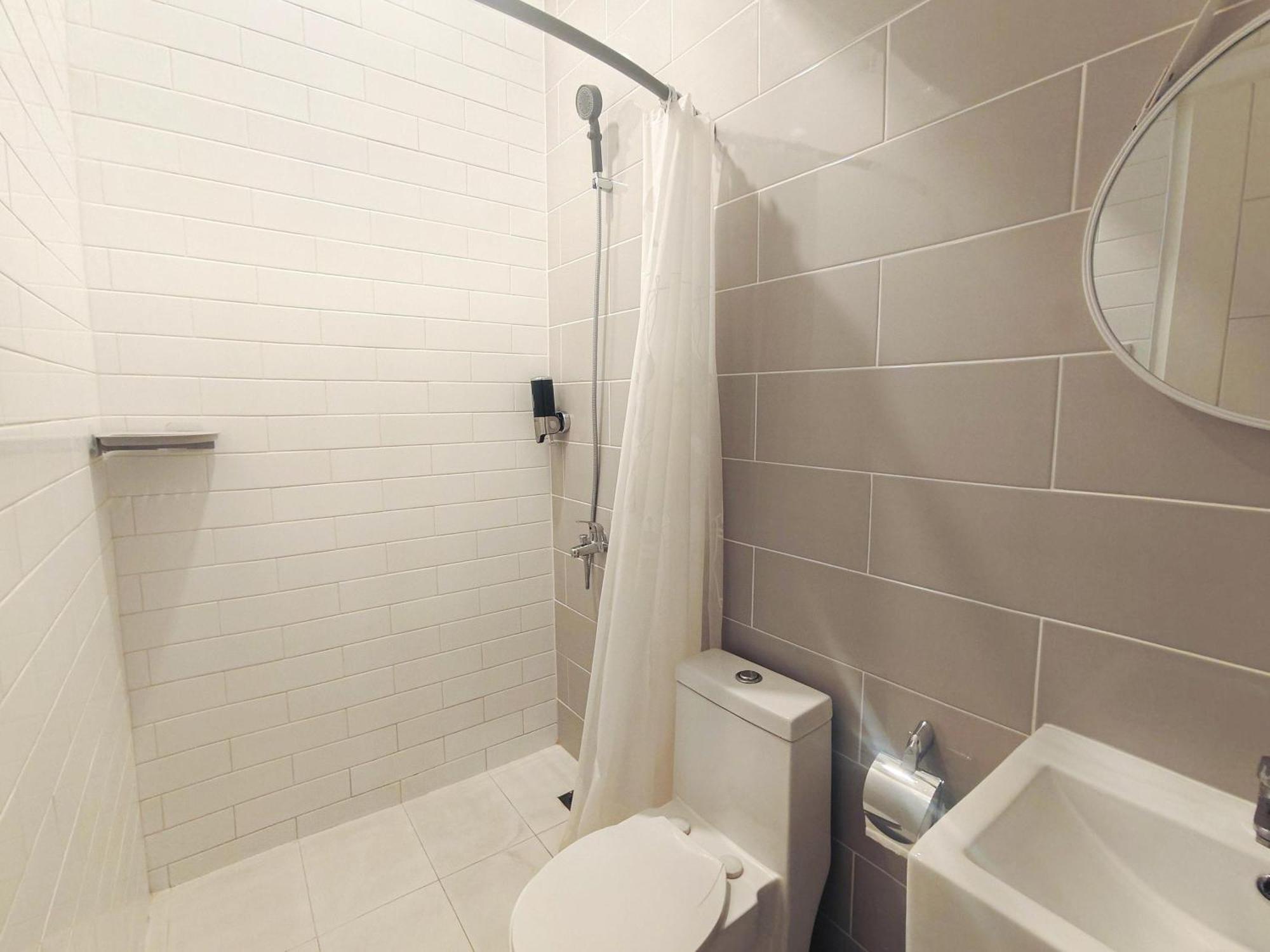 Voss Condominium Quezon City Esterno foto