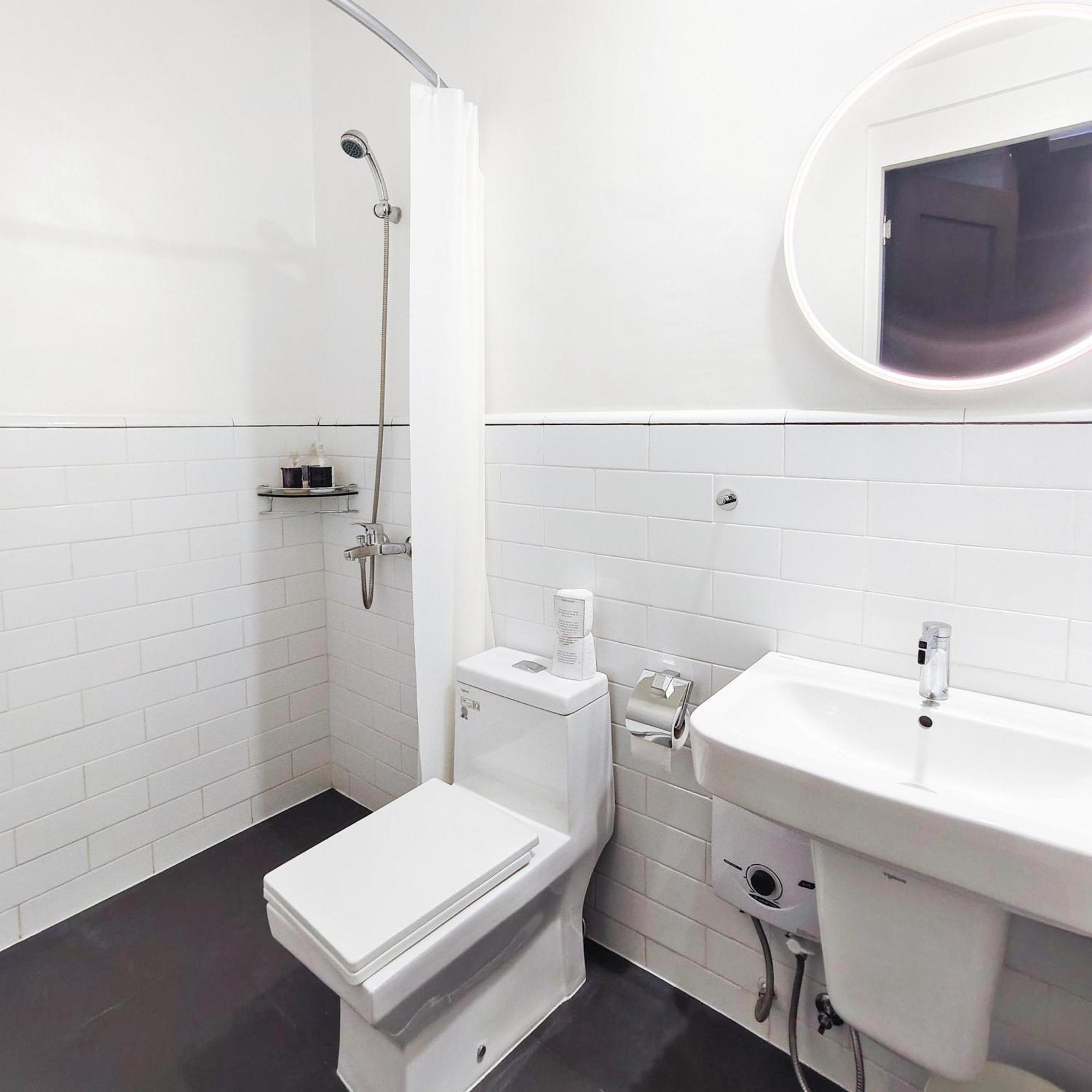 Voss Condominium Quezon City Esterno foto