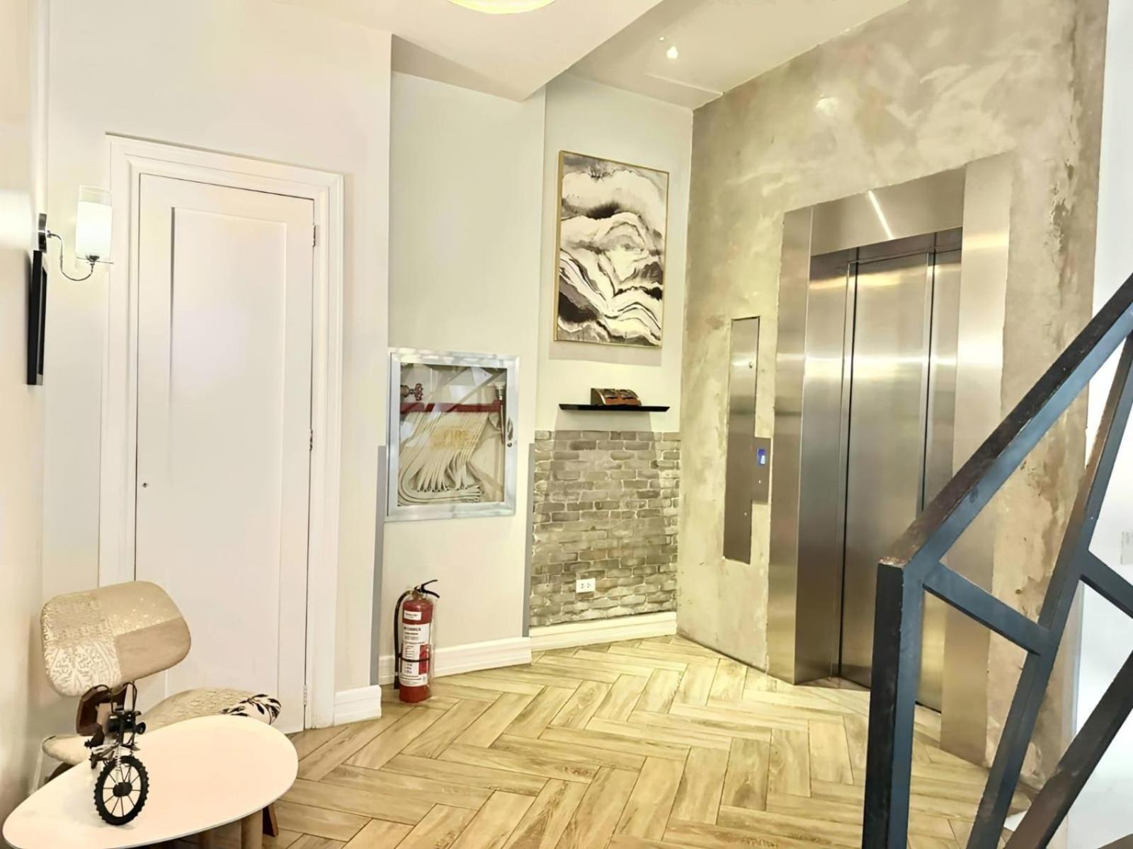 Voss Condominium Quezon City Esterno foto